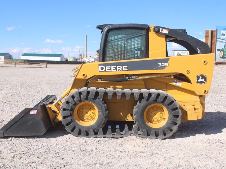 john-deere-325-image-8