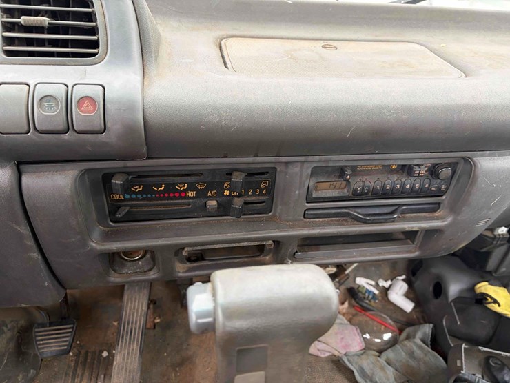 1997-isuzu-npr-image-14