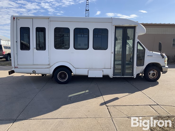 2010-ford-e450-image-4