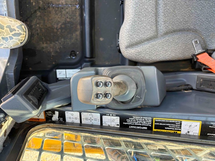 2022-deere-333g-image-14