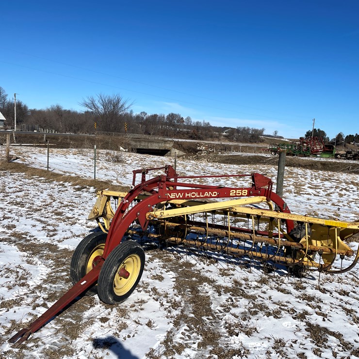 NEW HOLLAND 258
