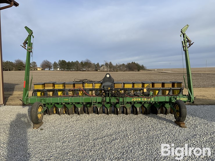 john-deere-7300-image-2