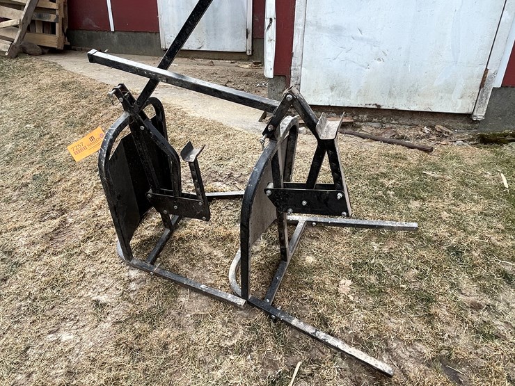 #7257-•-(2)-polaris-snowmobile-jack-stands-image-11
