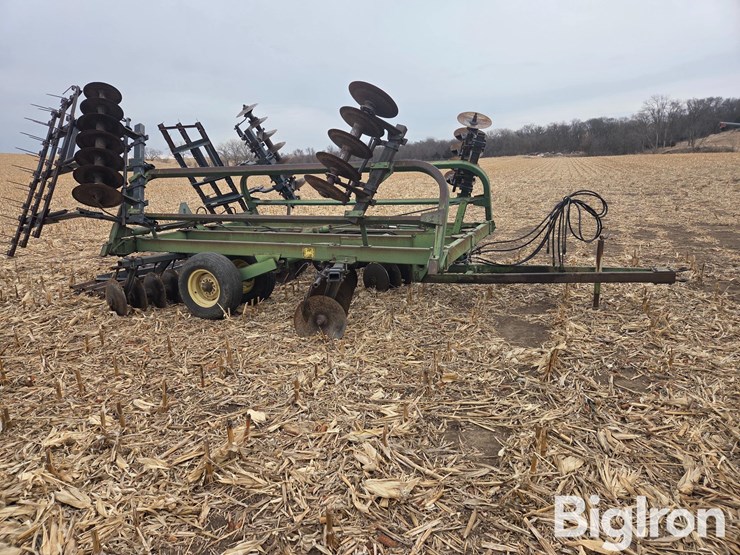 john-deere-230-image-4