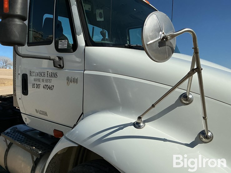 2006-international-8600-image-13