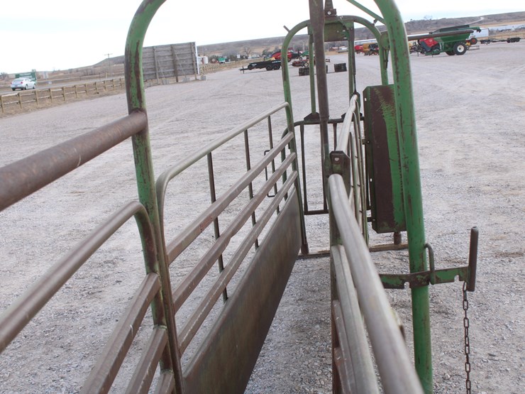 #2056-•-powder-river-24ft-adjustable-alley-with-guillotine-gate-image-11