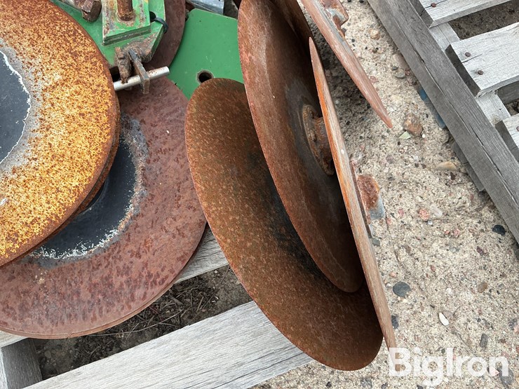 john-deere-12-image-12