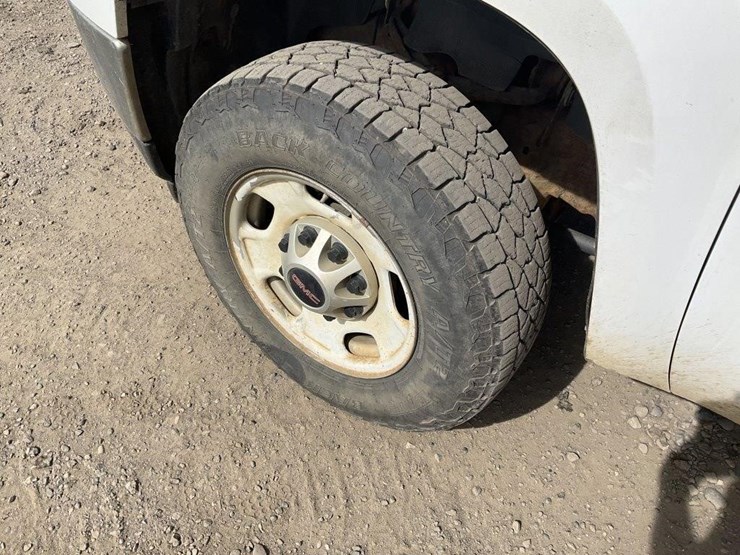 2013-gmc-2500-image-10