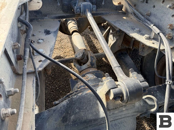 2001-peterbilt-330-image-21