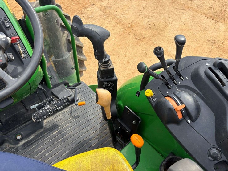 2024-john-deere-5095m-image-15