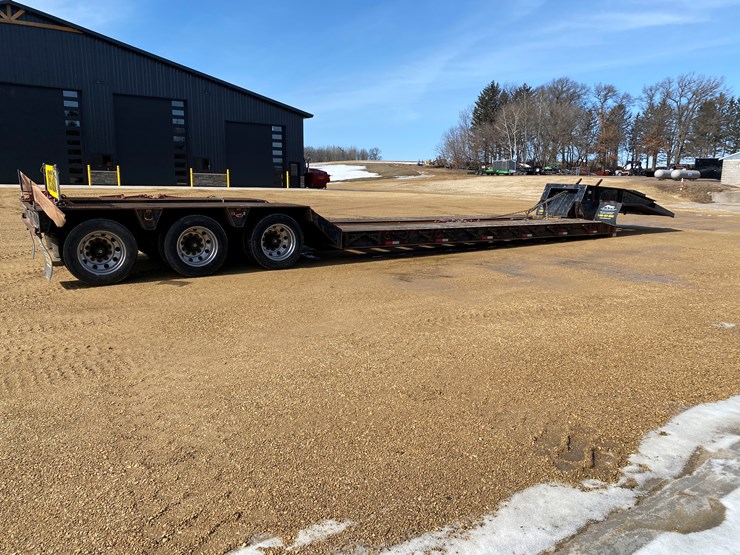 #1100-•-2010-witzco-rg-50-tri-axle-lowboy-semi-trailer-(has-wi-title)-(colfax,-wi)-image-5