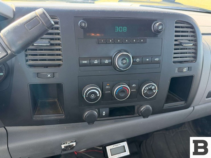 2012-chevrolet-silverado-1500-image-26