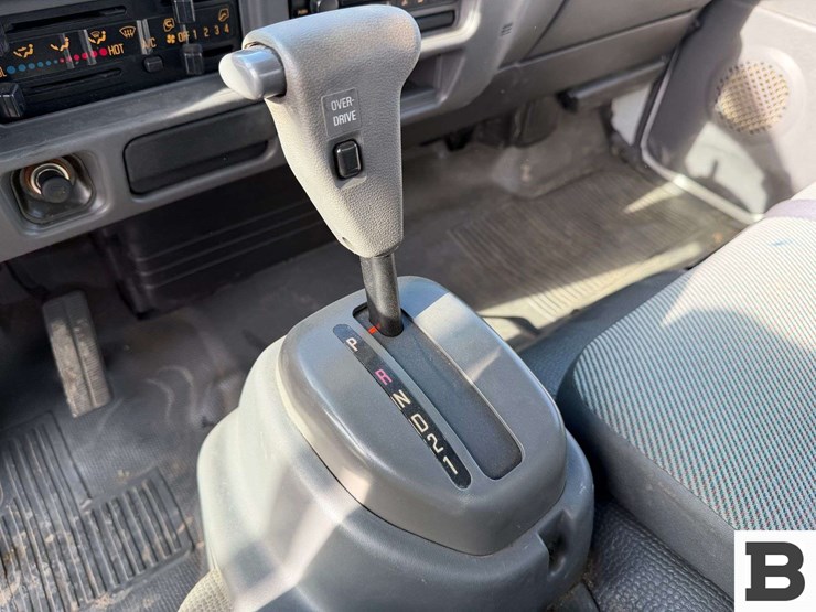 2005-isuzu-npr-image-39