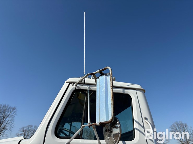 1992-international-7100-image-16