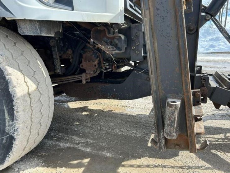 2013-freightliner-108sd-image-74