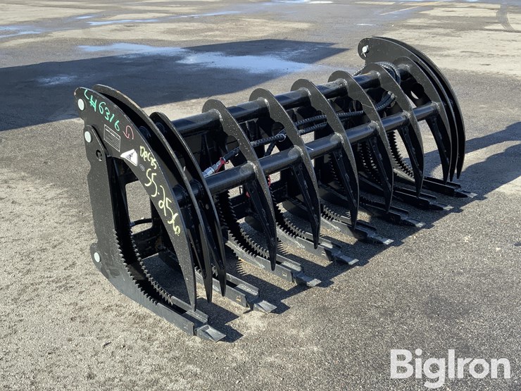 2025-massey-ferguson-730-image-3