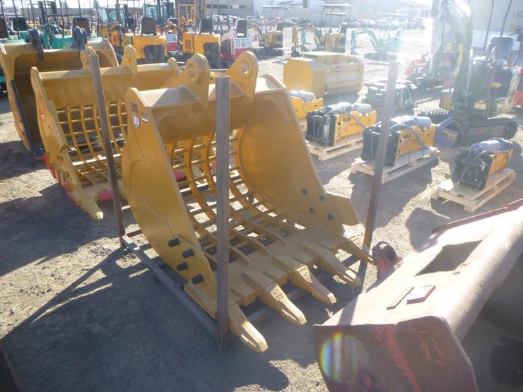 caterpillar-320-image-2