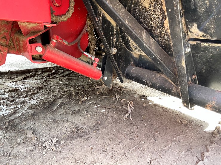 #3200-•-case-8575-square-baler-image-33