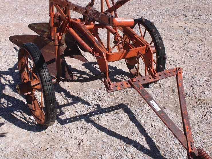 #2041-•-case-2-bottom-plow-image-1