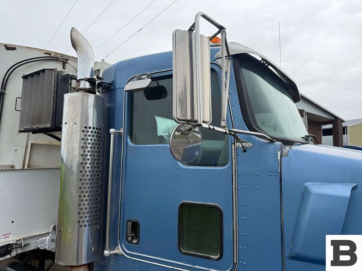 2013-kenworth-t800-image-71