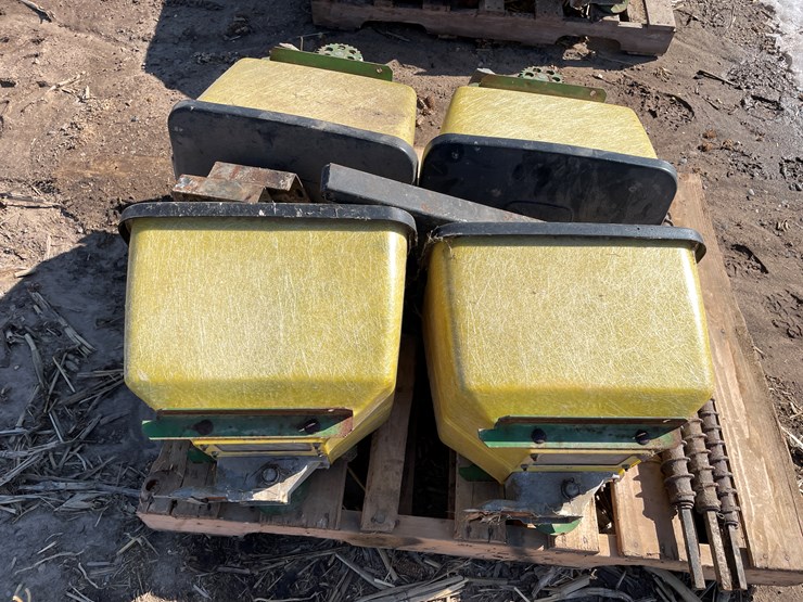 #7410-•-john-deere-fert-boxes-(bloomer,-wi)-image-16