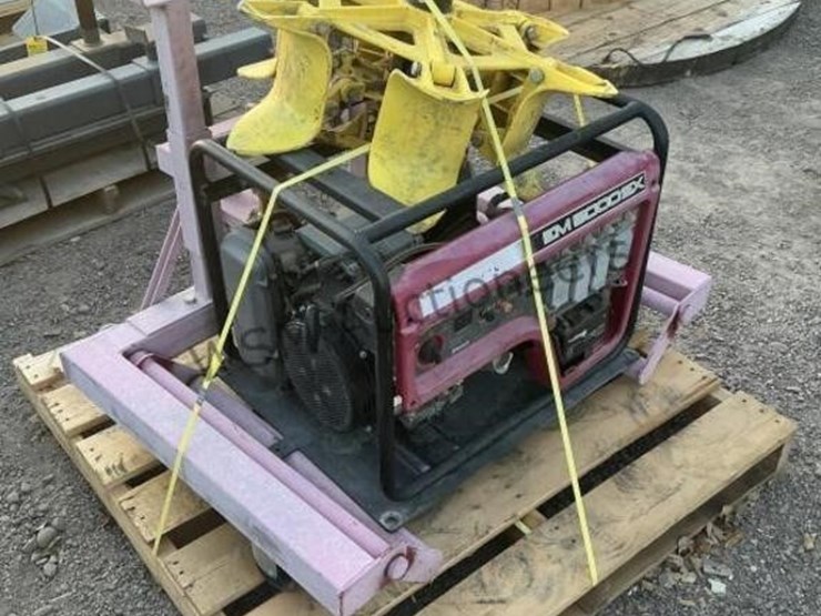 pallet-of-miscellaneous-image-4