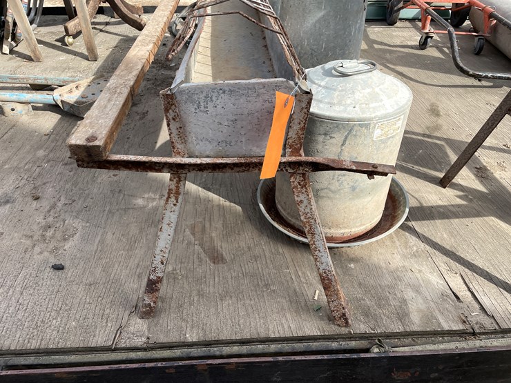 #7253-•-(3)-metal-feeders-and-(1)-waterer-image-8
