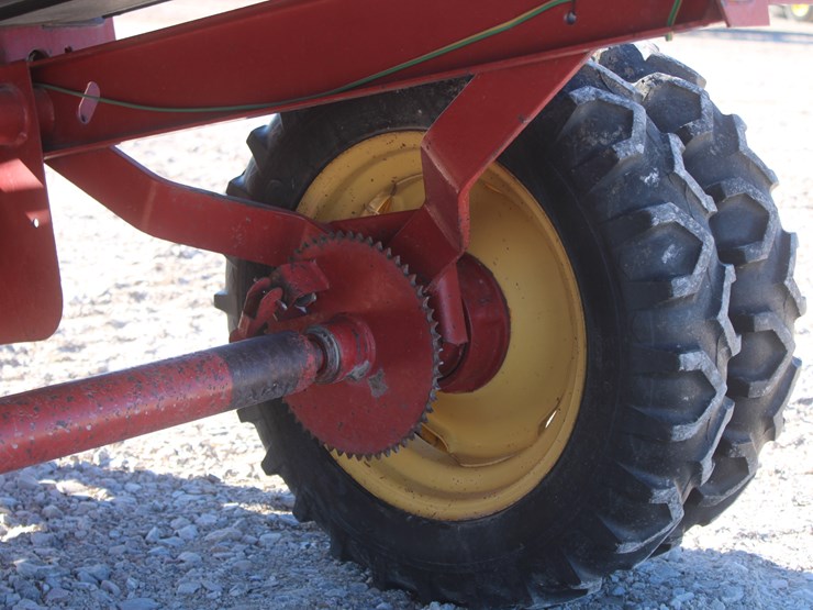 new-holland-166-image-22