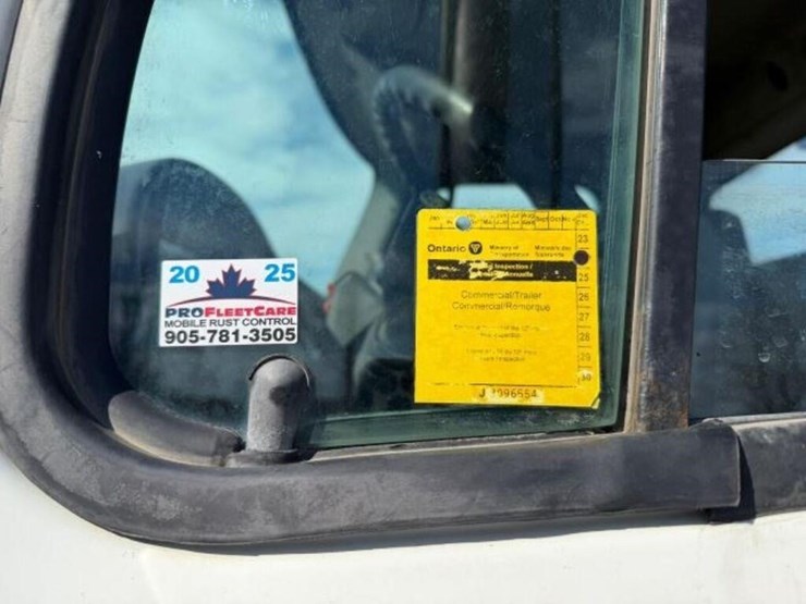 2013-freightliner-108sd-image-9