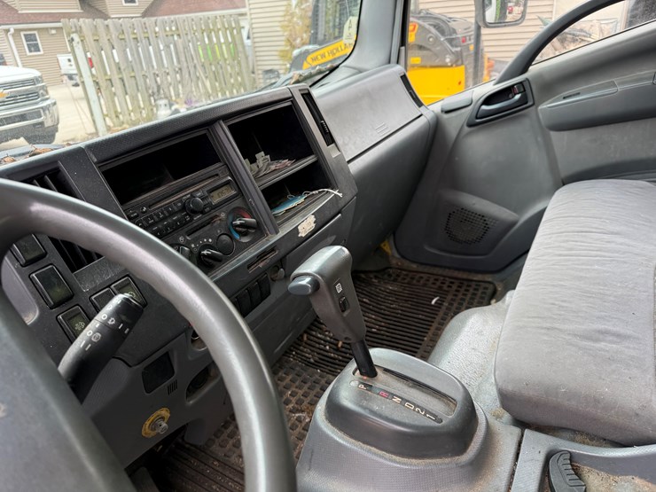 #1154-•-2009-isuzu-box-truck-(has-wi-title)-(new-berlin,-wi)-image-22