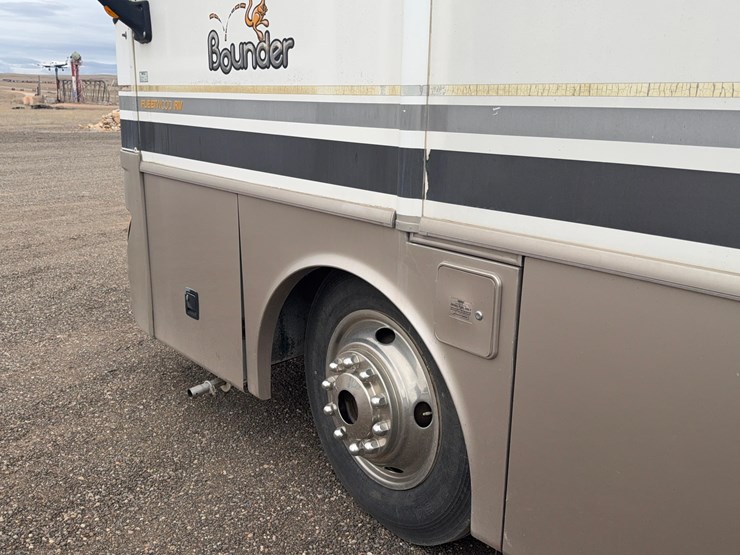 2002-fleetwood-bounder-motorhome-image-11