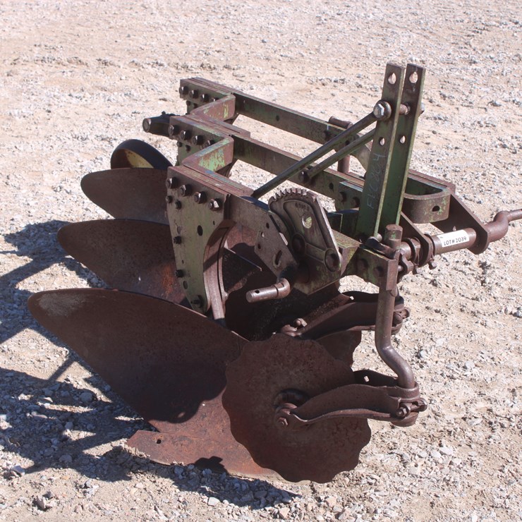 #2039 • JOHN DEERE 3 Bottom Plow