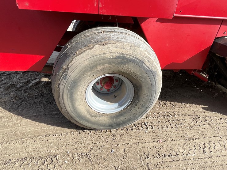 #3200-•-case-8575-square-baler-image-38