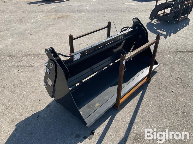 2025-massey-ferguson-730-image-3