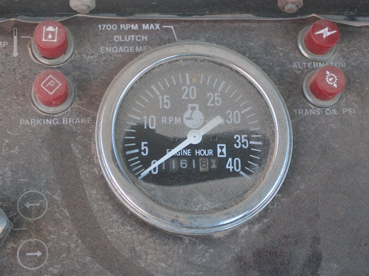 1980-versatile-875-image-94