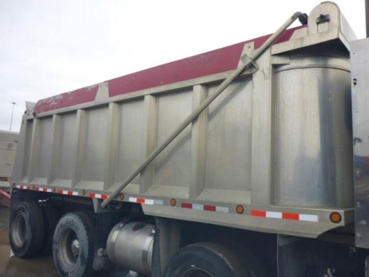 2015-peterbilt-367-image-33