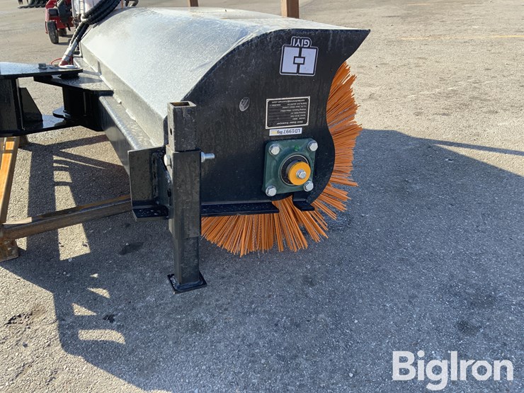 2025-massey-ferguson-730-image-12