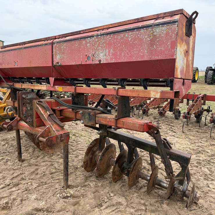 #41257 • H&S Manufacturing LS1440 Levee Plow w/ Best Seeder