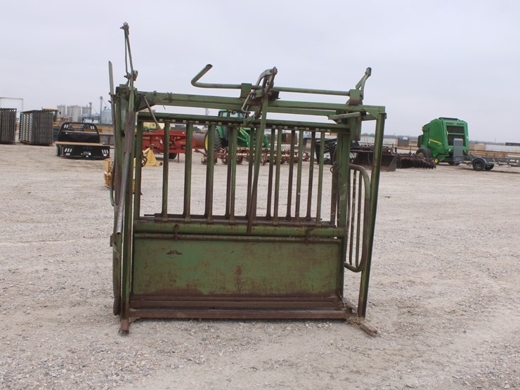 #2089-•-powder-river-squeeze-chute-with-head-gate-image-5