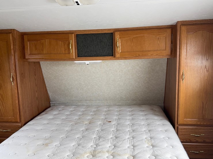 2004-forest-river-salem-camper-image-11