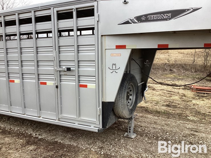 2016-titan-trailer-image-18