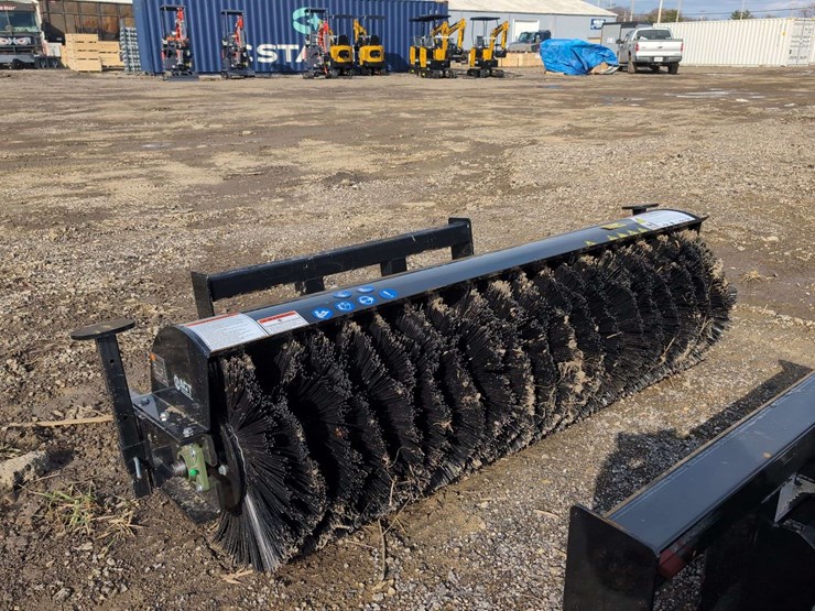 (1)-agrotk-mower-king-skid-steer-rotary-angle-broom---ssab-72-image-1