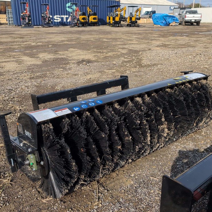 (1) AGROTK Mower King Skid Steer Rotary Angle Broom - SSAB-72