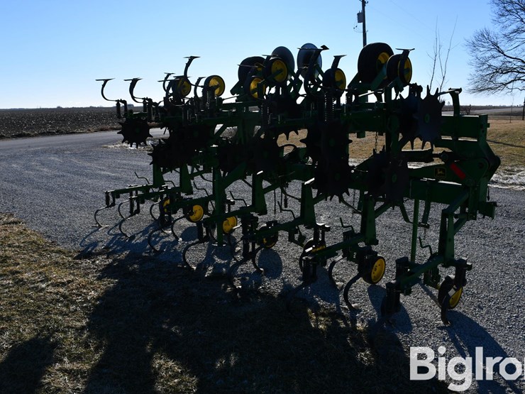 john-deere-845-image-5