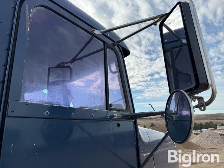 1993-freightliner-fld120-image-12