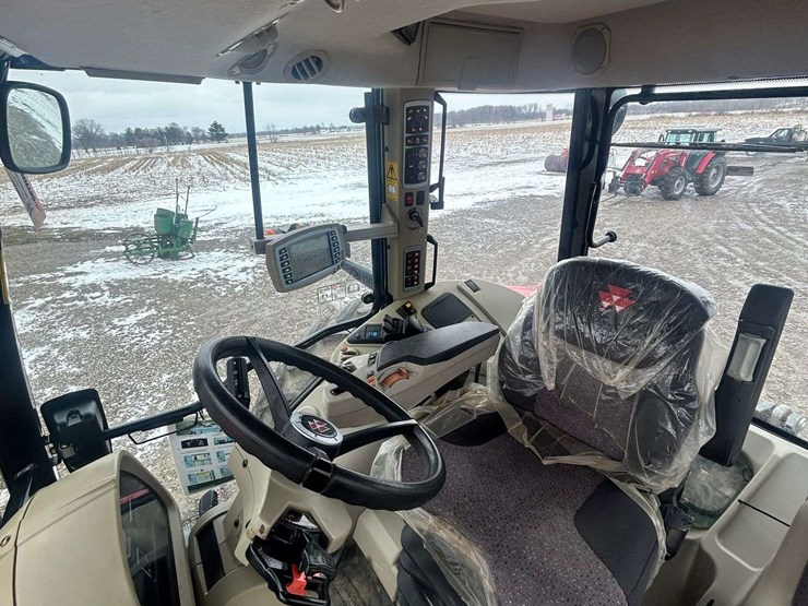 2015-massey-ferguson-7726-image-23