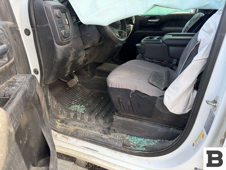 2023-chevrolet-silverado-3500-image-34