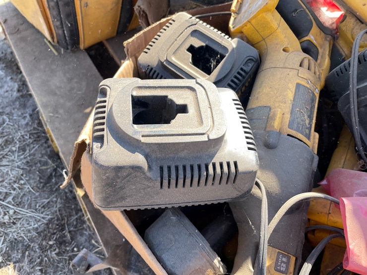 #7411-•-dewalt-battery-powered-tools-(bloomer,-wi)-image-12