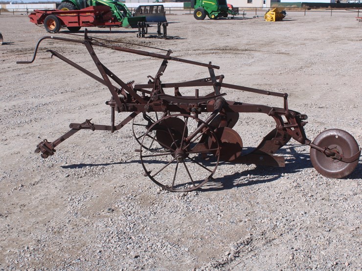 #2051-•-oliver-no.-100-two-bottom-plow-image-4