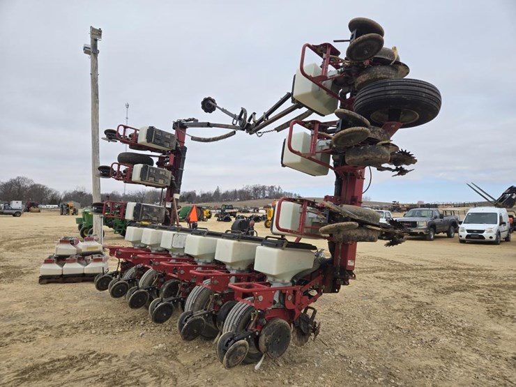 2004-white-8100-image-8